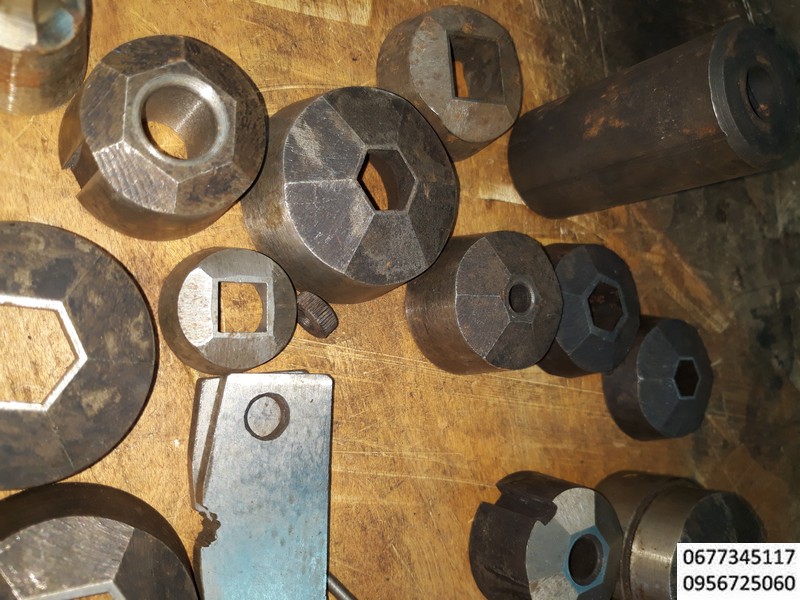 Инструмент для производства крепежа и метизов ,Пуансоны первого прохода, Холодновысадочные матрицы, Отрезные (вырубные) матрицы, Отрезные ножи, Пробивные пуансоны, Разделительные штампы, инструмент для холодной высадки (ножи, отрезные втулки, матрицы для холодновысадочных прессов, обрезные матрицы, редукционные матрицы, твёрдосплавные вставки и сердечники); матрицы для холодной объемной штамповки, высадки, твердосплавные и тальные фильеры; отрезные ножи; выталкивающие пуансоны (выталкиватели), пуансоны для экструзии различных форм.высадочные и экструзионные матрицы с твердосплавными вставкамиволоки (твёрдосплавные, алмазные); гильзы, обоймы, втулки; разделительные штампы; (ролики и призмы механизмов подачи проволоки, держатели матриц и пуансонов, быстроизнашивающиеся и запасные части к различным типам оборудования). Холодновысадочный, резьбонакатной и резьбонарезной инструмент для производства крепежных изделий. Инструмент для холодновысадочных автоматов. Матрицы для высадки болтов с редуцированием стержня 
